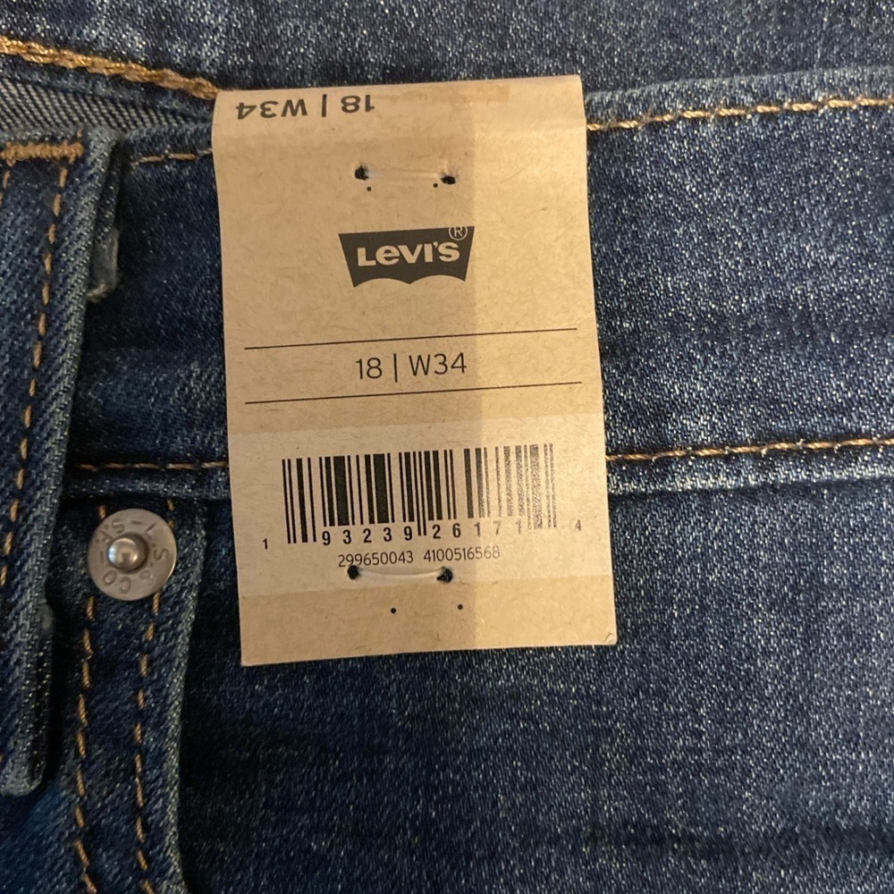NWT Levi's Womens Mid Rise Stretch Cuffed Mid Length Shorts Size 18 / W 34 - Picture 3 of 5